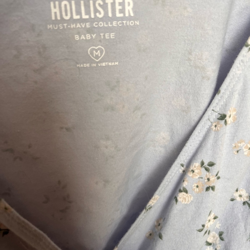 size M Holister CROP TOP - Picture 3 of 3